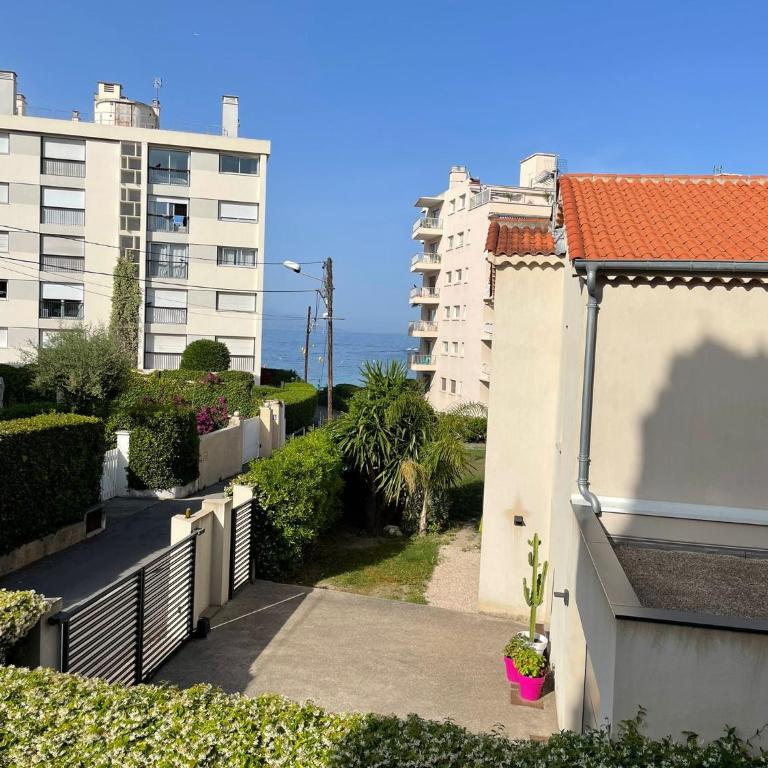 Magnifique appartement climatisé de 87m², à 100m de la plage - Appartement 2 Chambres - 32