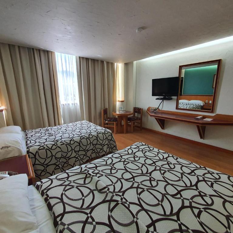 Hotel Alcampo - Double Room with Two Double Beds - 8