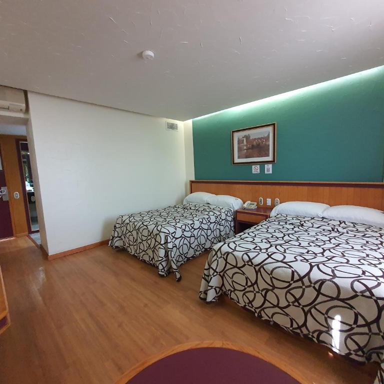 Hotel Alcampo - Double Room with Two Double Beds - 5