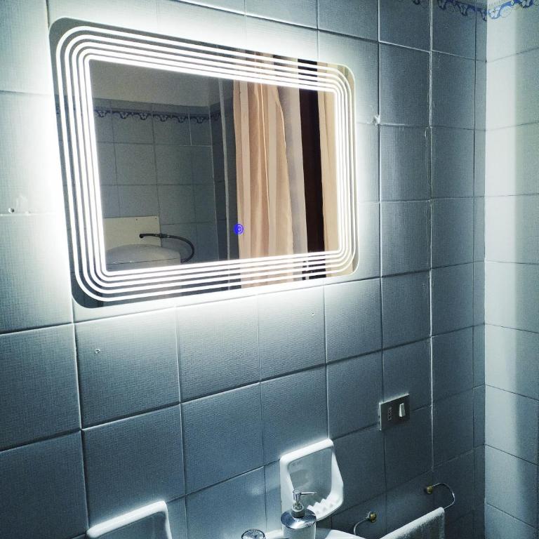 Zen Accommodations Rialto - Camera Matrimoniale con Bagno in Comune - 17