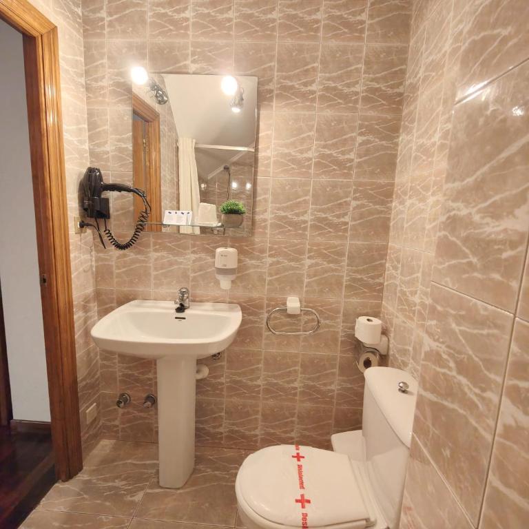 Hotel Capitán - Habitación Doble Económica - Ático - 2 camas - 4