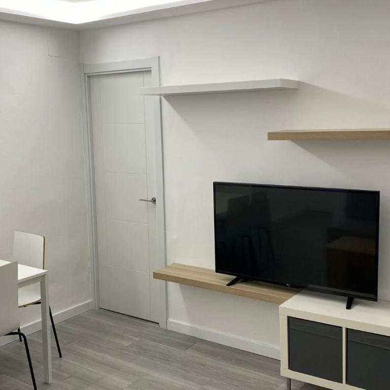 Fantastico Bajo con patio junto a la playa - Two-Bedroom Apartment - 2
