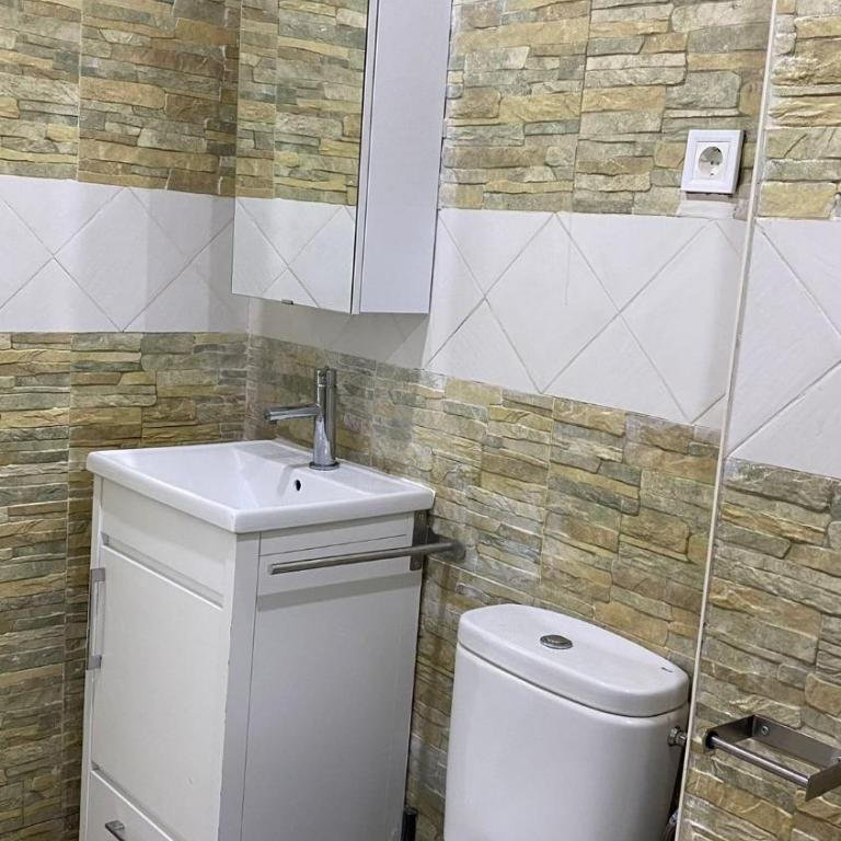 Fantastico Bajo con patio junto a la playa - Two-Bedroom Apartment - 8