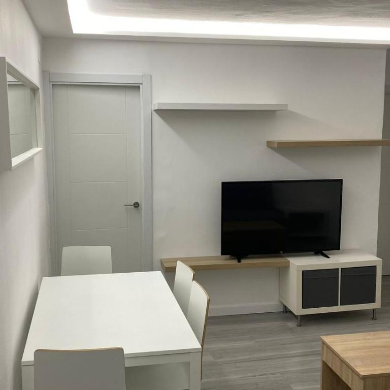 Fantastico Bajo con patio junto a la playa - Two-Bedroom Apartment - 10