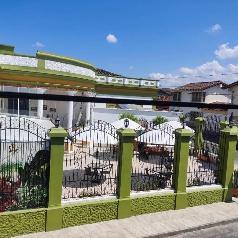 ALOJAMIENTO CON PARQUEO CERCA A LA BASÍLICA - Apartamento de 3 dormitorios - 20