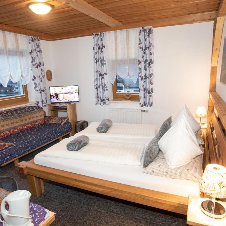 Gästehaus Fuchs - Doppelzimmer mit Balkon - 15