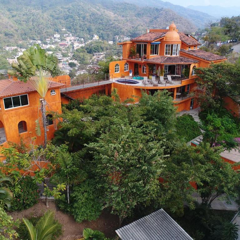 Casa Lorenzo Orange Sunsets, Lush Landscape, Intown, Privacy - Villa - 1