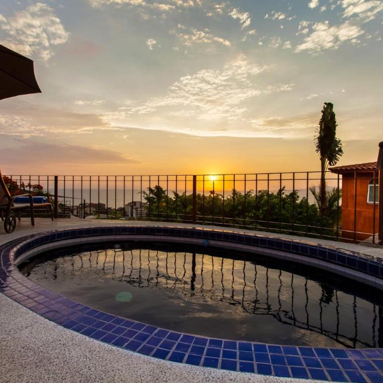 Casa Lorenzo Orange Sunsets, Lush Landscape, Intown, Privacy - Villa - 6