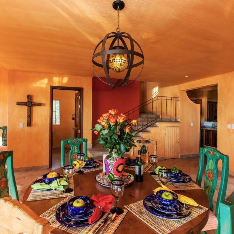 Casa Lorenzo Orange Sunsets, Lush Landscape, Intown, Privacy - Villa - 9