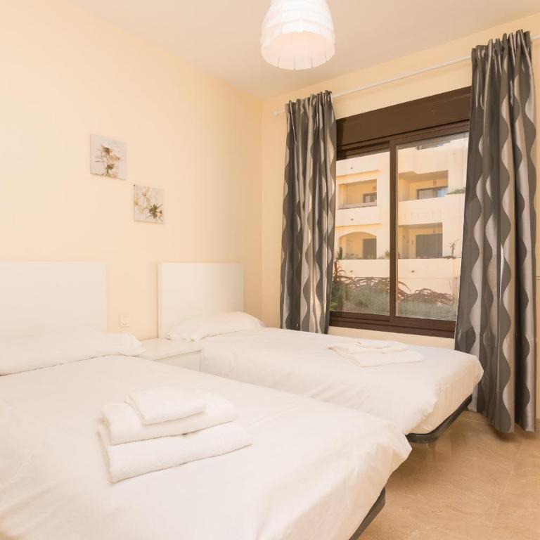 2114-Apt with nice terrace with pool view - Apartamento de 2 dormitorios - 12