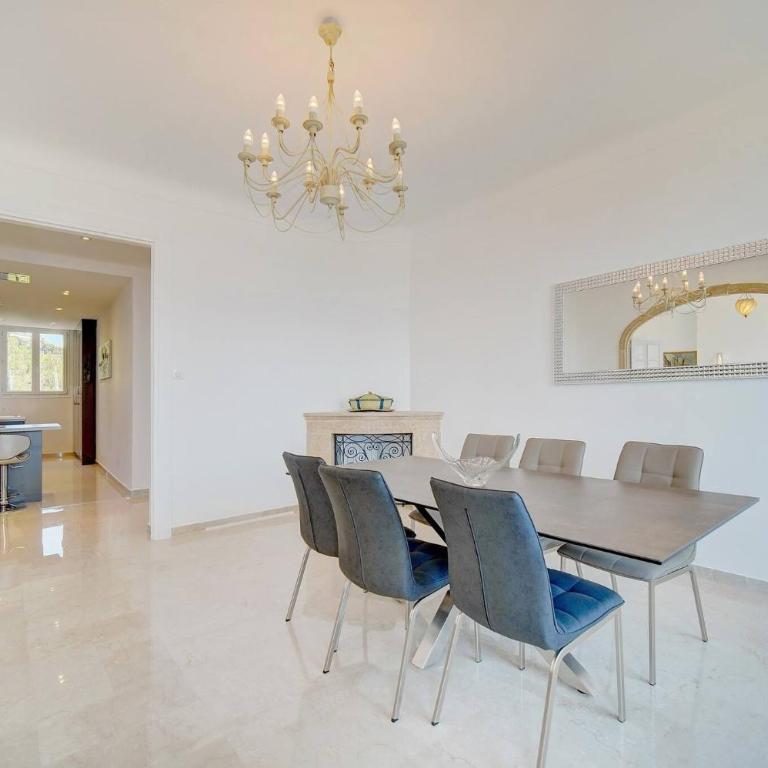 Brand New Three Bedroom Apartment with Sea views - Appartement - 5