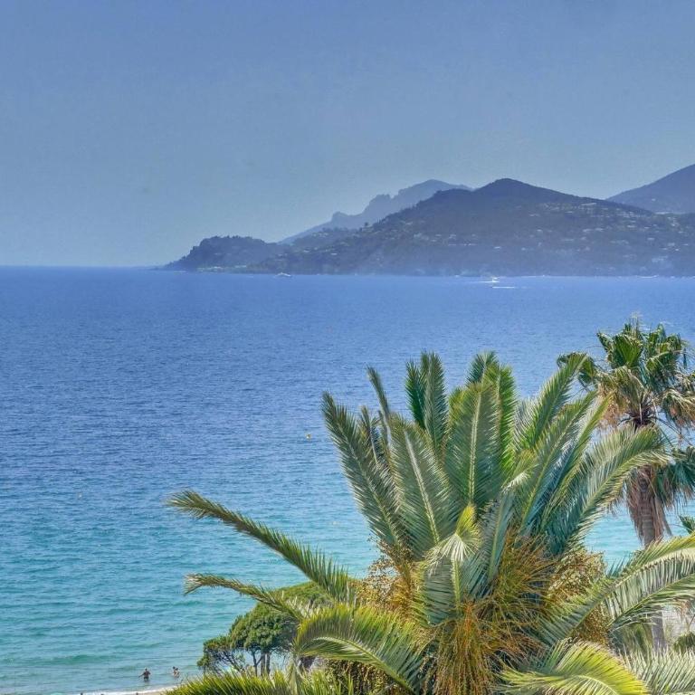 Brand New Three Bedroom Apartment with Sea views - Appartement - 38