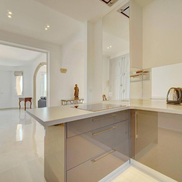 Brand New Three Bedroom Apartment with Sea views - Appartement - 32