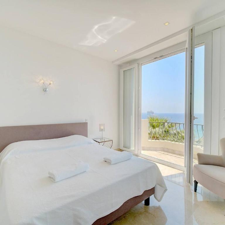 Brand New Three Bedroom Apartment with Sea views - Appartement - 42
