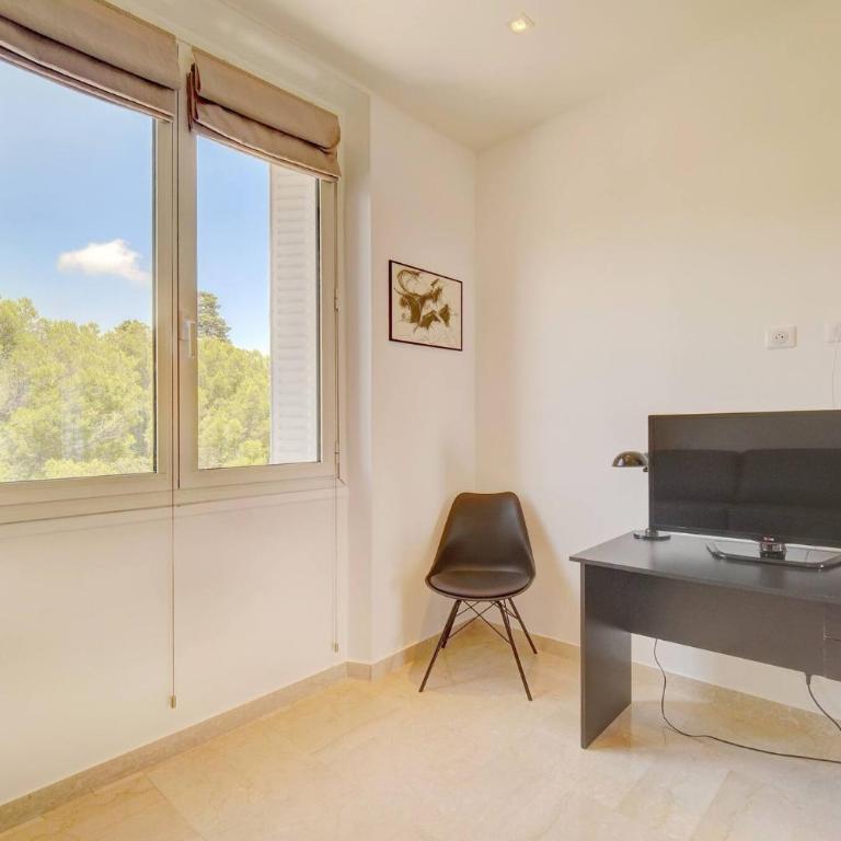 Brand New Three Bedroom Apartment with Sea views - Appartement - 44