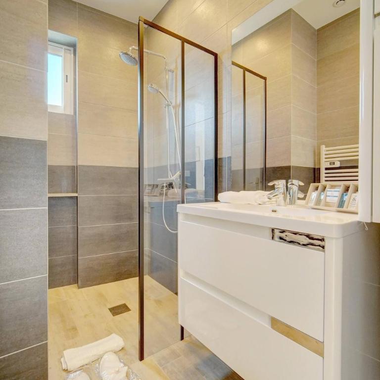 Brand New Three Bedroom Apartment with Sea views - Appartement - 28