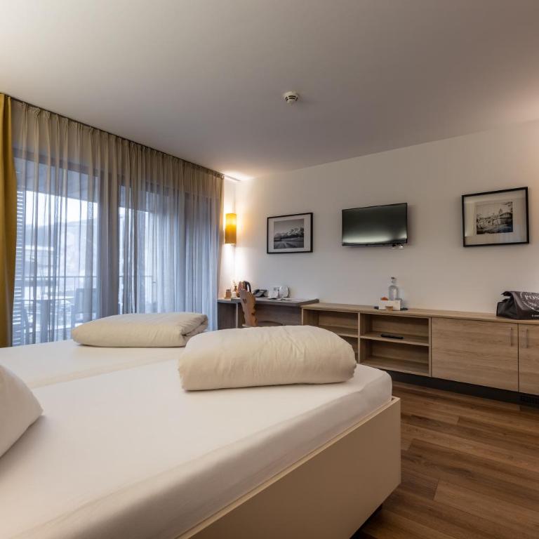 Hotel Wirtshaus Post - Doppelzimmer mit Balkon - 8