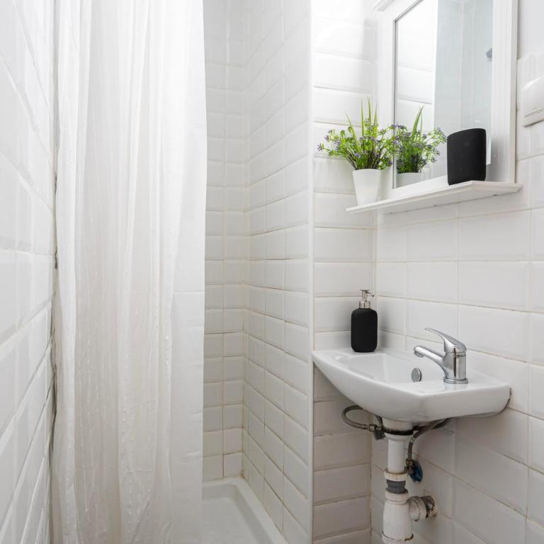 Estudio con encanto en Fuencarral - One-Bedroom Apartment - 13