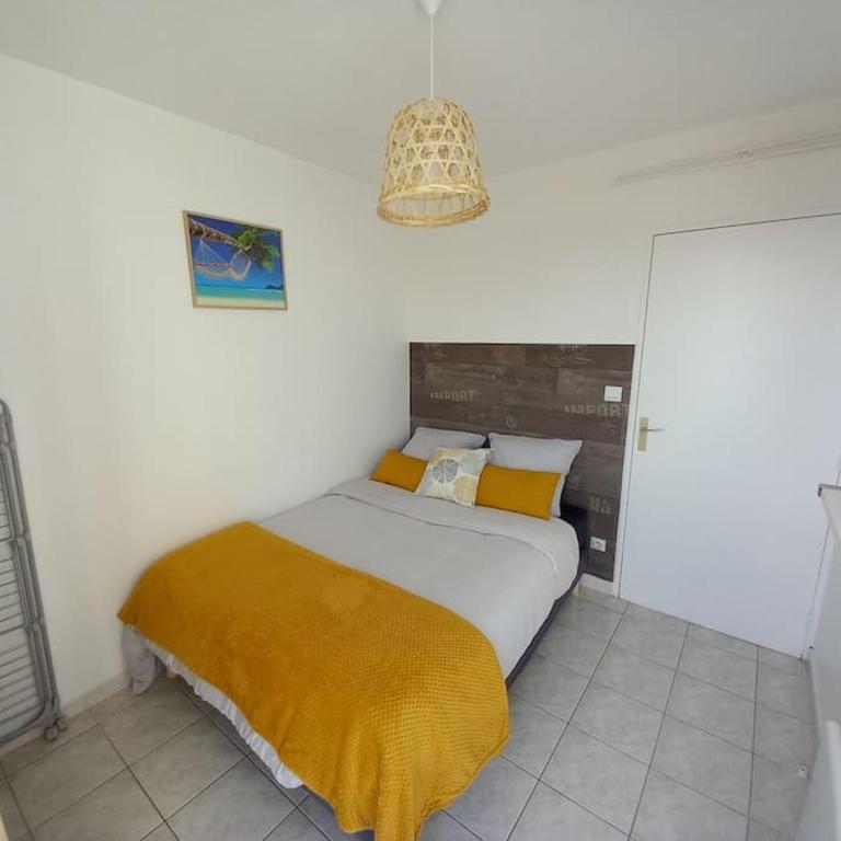 Appart 2/4 pers proche centre avec Balcon, Parking - Appartement 1 Chambre - 12