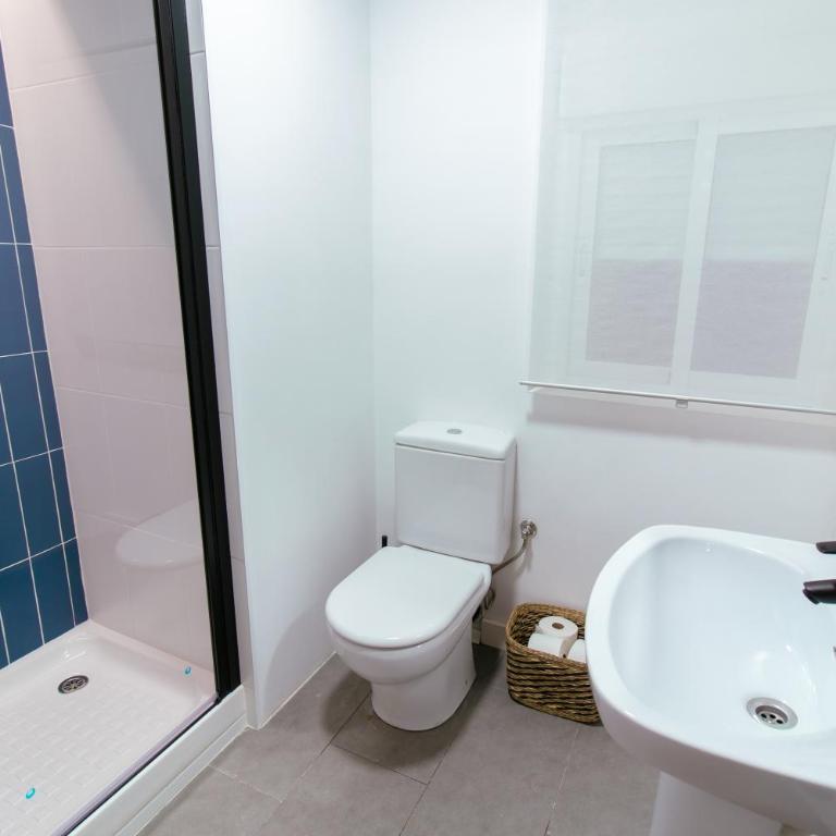 Koala Hostel - Standard Twin Room with Shared Bathroom - 3