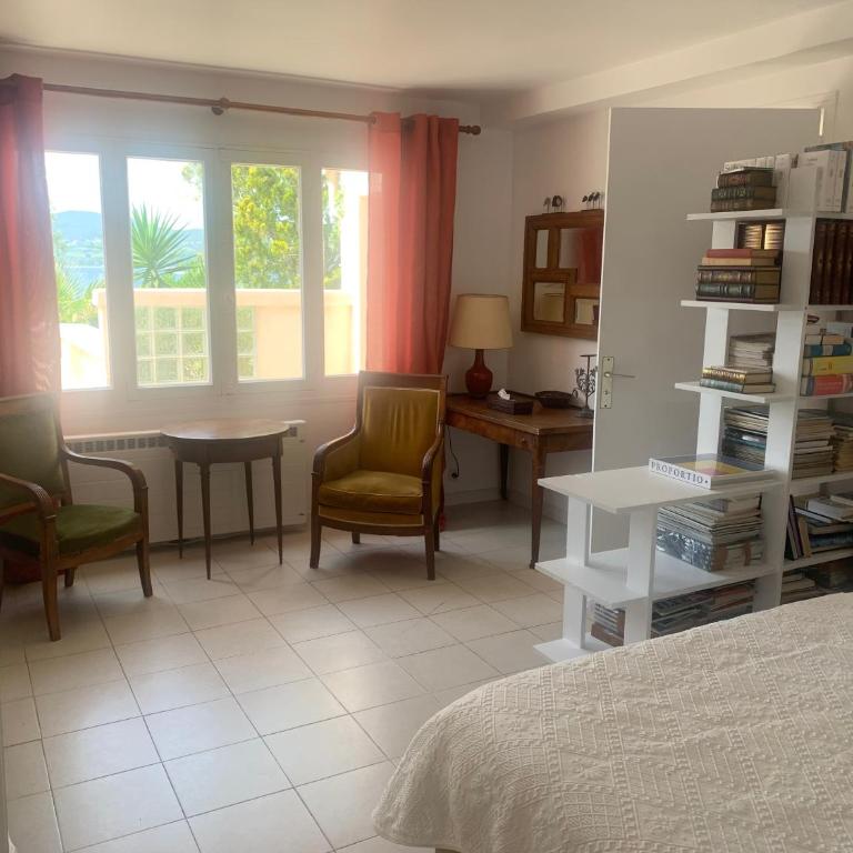 Loustalou - Two-Bedroom House - 4