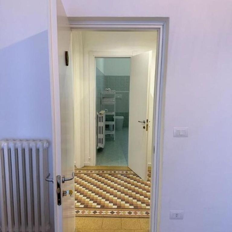 GIALLA Ridi Che Ti Passa - Camera Matrimoniale con Bagno Privato Esterno - 11