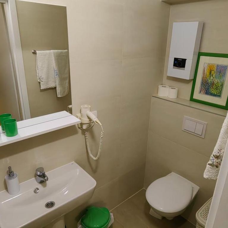 Green Lily Apartments - Studio Apartment - 3