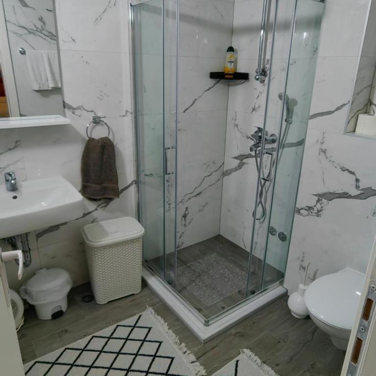 Green Lily Apartments - Apartment - 10