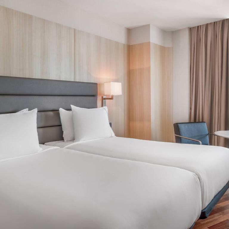 AC Hotel Gran Canaria by Marriott - Habitación con 2 camas individuales y vistas a la planta superior - 1