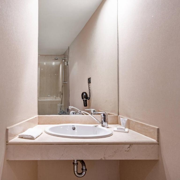 AC Hotel Gran Canaria by Marriott - Habitación Estándar con balcón - Cama extragrande - 6