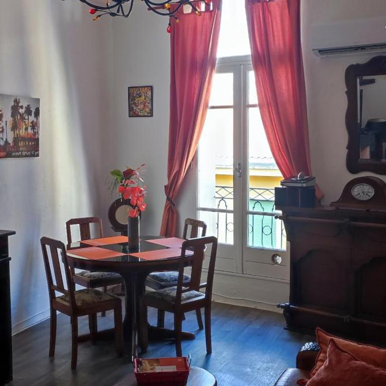 Au QUATRE, 2em étage centre historique - Appartement - 3