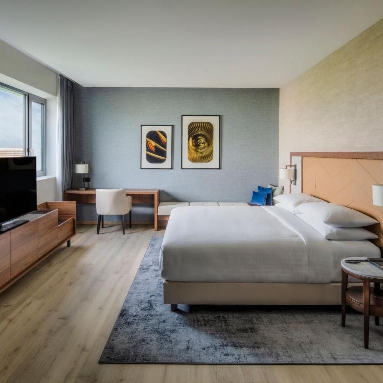 Geneva Marriott Hotel - Suite Junior Lit King-Size - Niveau Club - 4