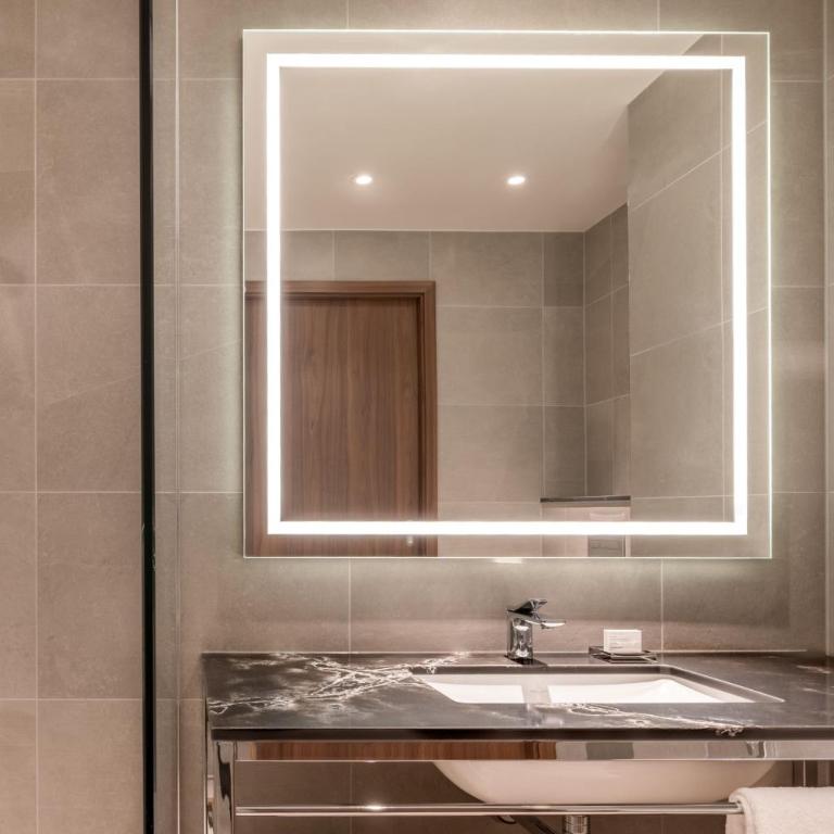 Geneva Marriott Hotel - Chambre Lit King-Size Deluxe - 4