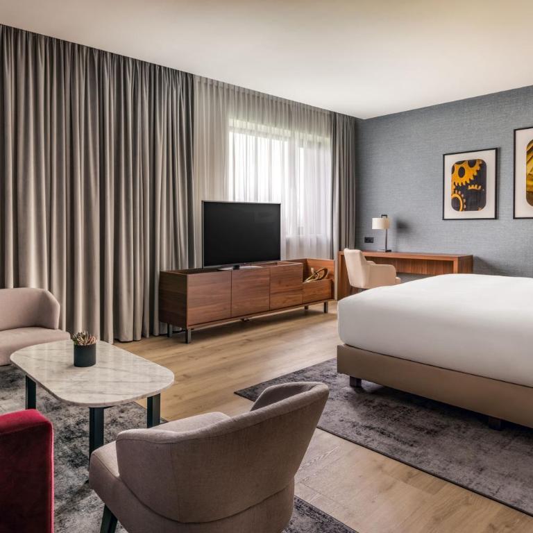 Geneva Marriott Hotel - Suite Junior Lit King-Size - Niveau Club - 2