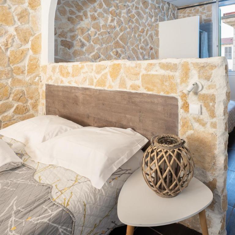 Hotel De Belgique à Menton - Chambre Triple - 11