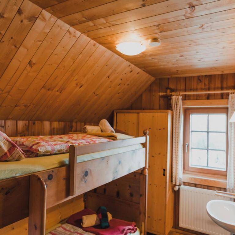 Alexanderhütte - nur zu Fuß erreichbar - Zweibettzimmer mit Gemeinschaftsbad - 1