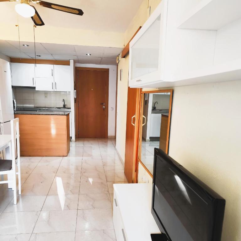 Luminoso apartamento en SALOU con PISCINA, TERRAZA y PARQUE INFANTIL IDEAL FAMILIAS - Apartamento con vistas a la piscina - 95