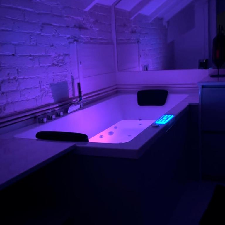 Spirit of Queen experience - Suite with Hot Tub - 8