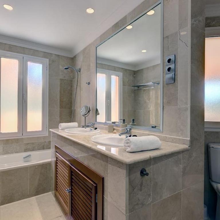 Stunning 2 Bedroom Apartment in Aloha Hill Club - Apartamento de 2 dormitorios - 25