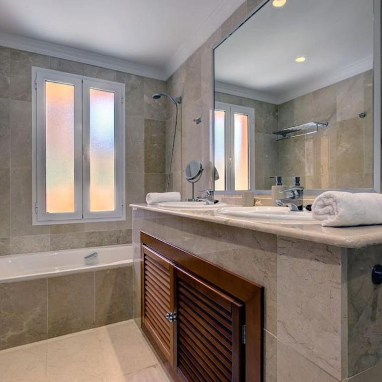 Stunning 2 Bedroom Apartment in Aloha Hill Club - Apartamento de 2 dormitorios - 24