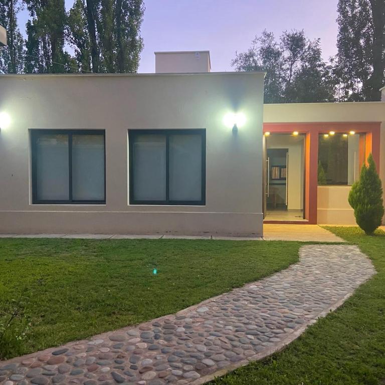 ENCANTO DE CHACRAS- Moderna-A metros de la plaza - Three-Bedroom House - 14