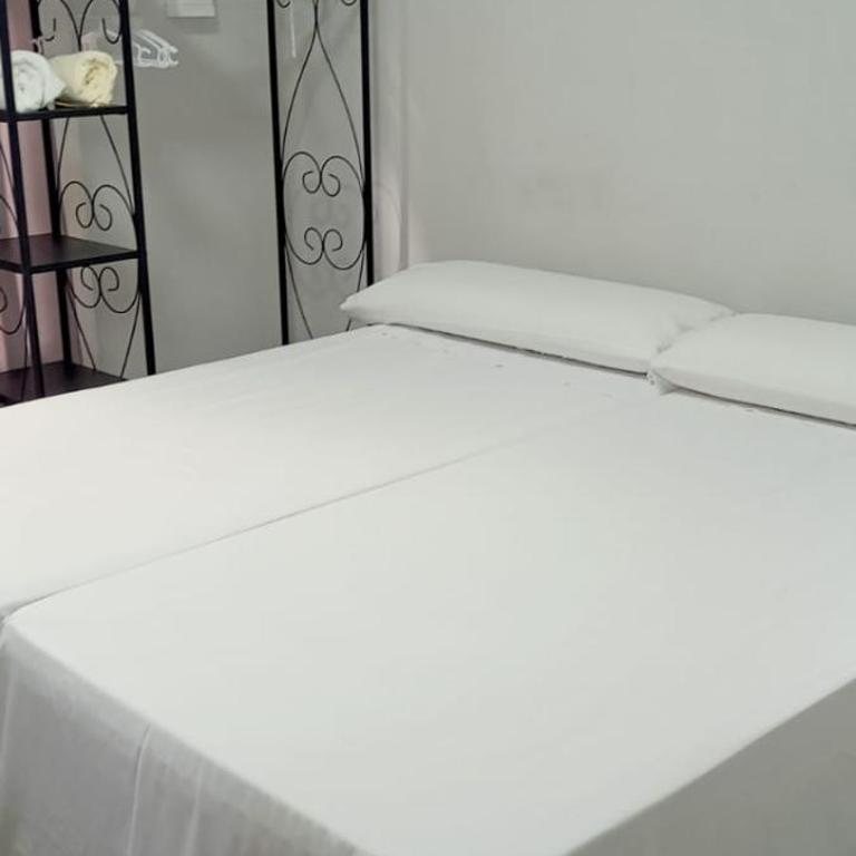 Old Center Inn Alicante - Twin Room with Shared Bathroom - 1