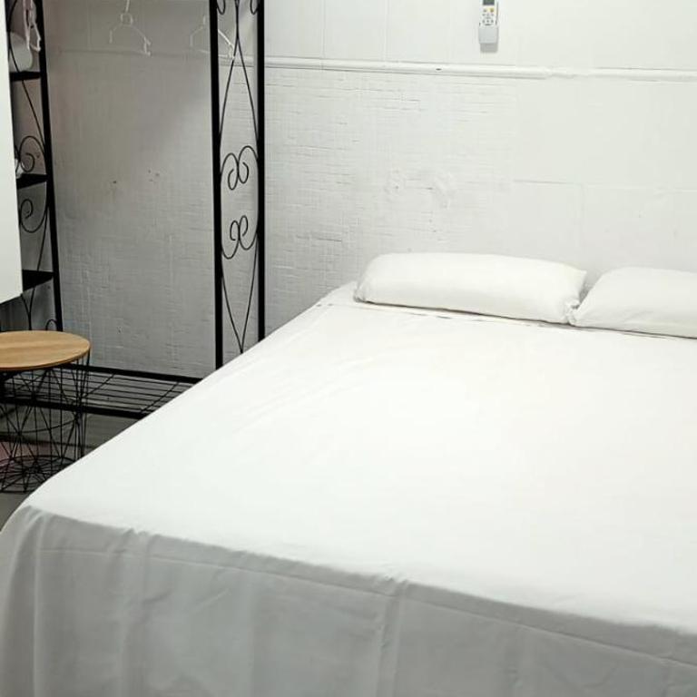 Old Center Inn Alicante - Standard Double Room with Shared Bathroom - 1