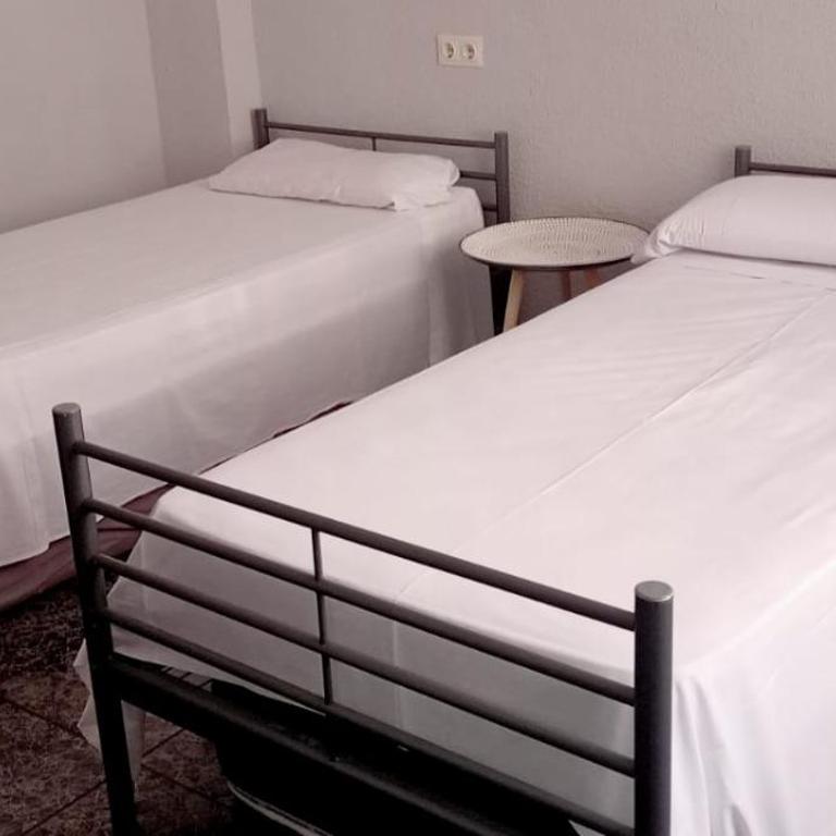 Old Center Inn Alicante - Twin Room with Shared Bathroom - 7
