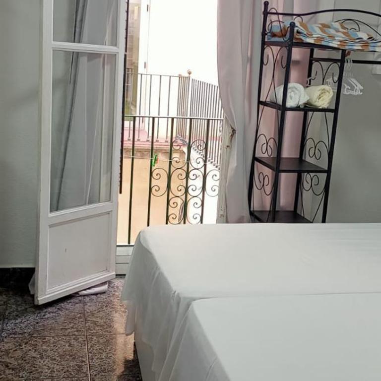 Old Center Inn Alicante - Twin Room with Shared Bathroom - 6