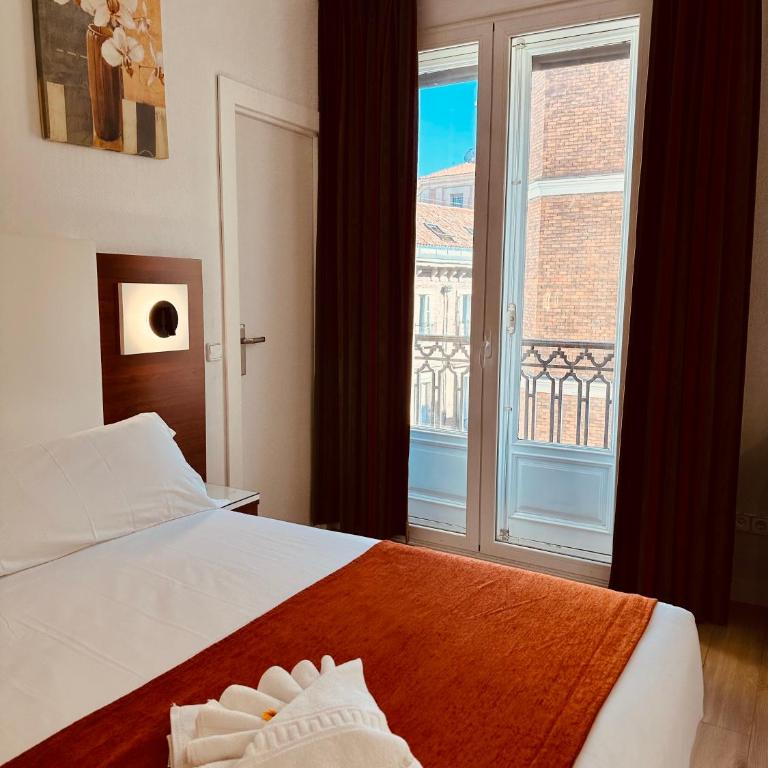 Hostal Abadia Madrid - Habitación Doble con balcón y vistas a la ciudad - 4