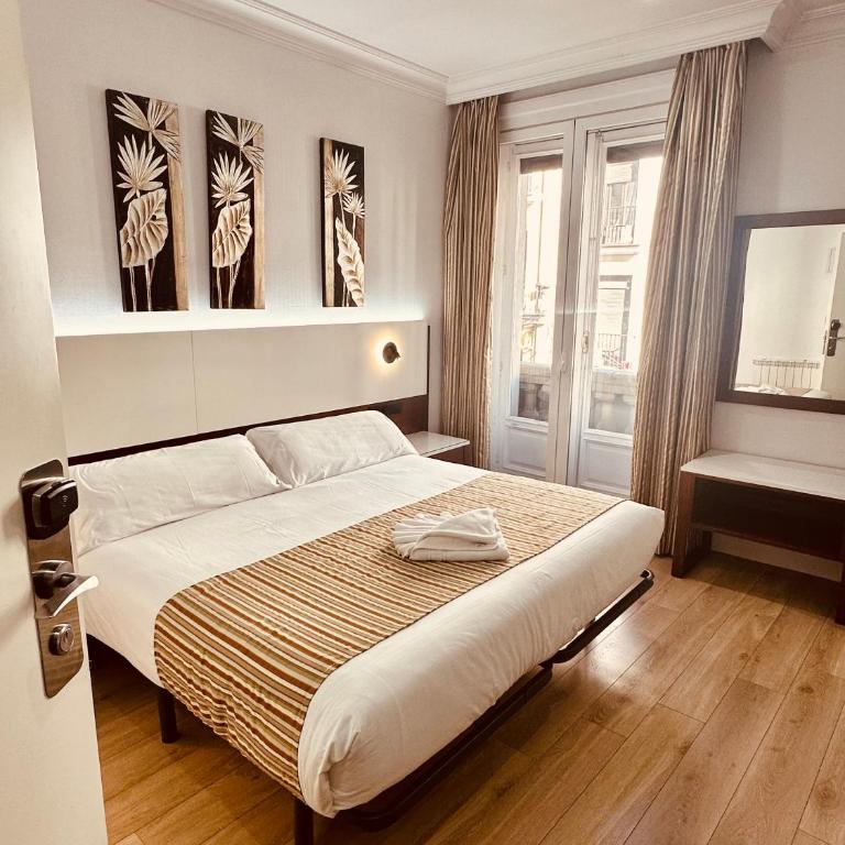 Hostal Abadia Madrid - Habitación Doble con balcón y vistas a la ciudad - 6