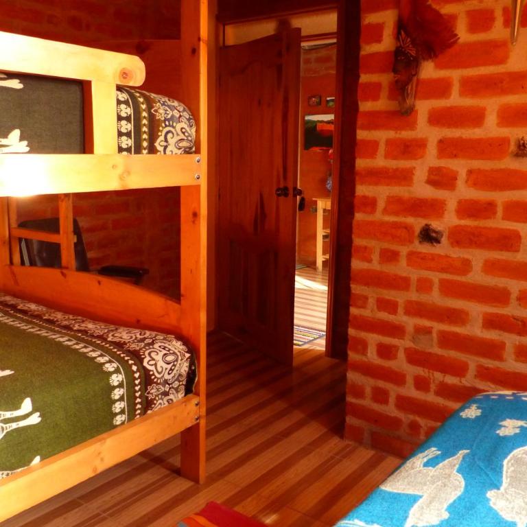 Hostal La Casa Amarilla City - Habitación Familiar - 2