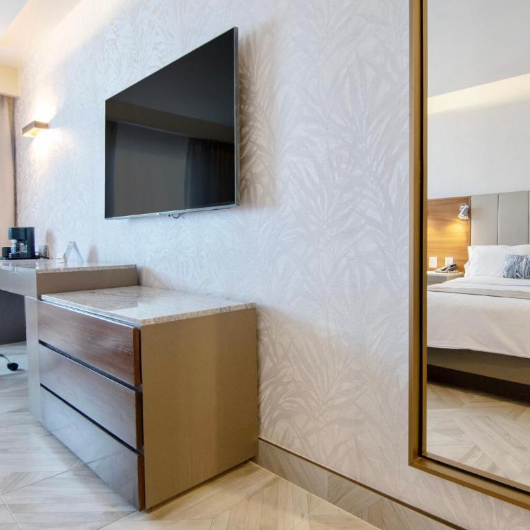 Hotel Plaza Diana - Double Room with Two Double Beds - 6