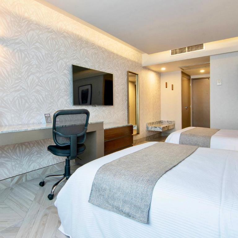 Hotel Plaza Diana - Double Room with Two Double Beds - 12